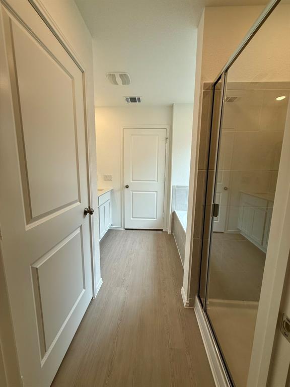 Building Photo - 106 Camargue Dr