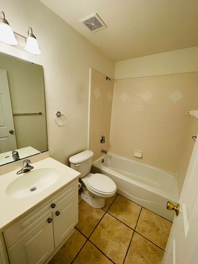 Building Photo - GLEN AT GOLDEN EAGLE