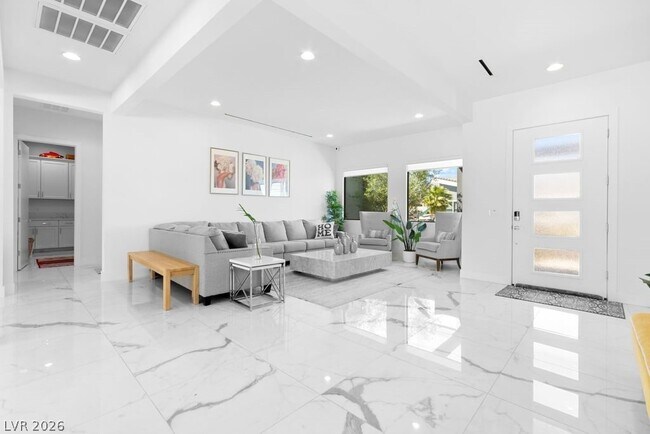 Building Photo - 4315 N Dapple Gray Rd