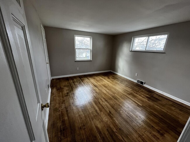 Building Photo - 104 N Brinker Ave