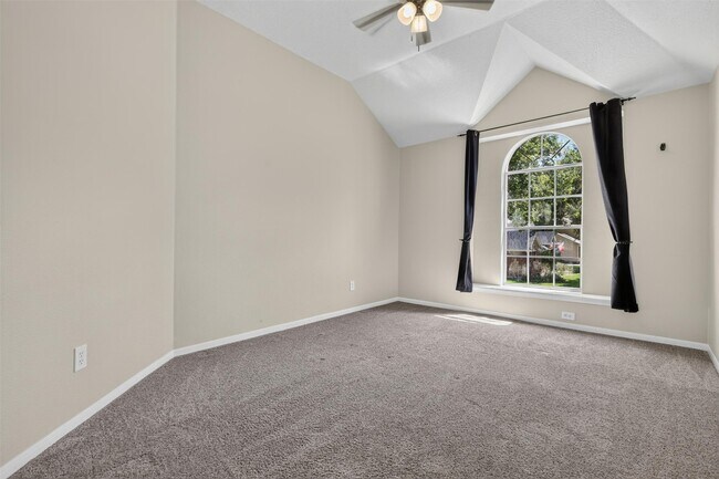 Building Photo - 108 Oak Creek Ln
