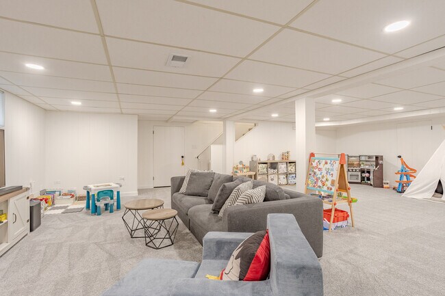 Building Photo - 715 Lamon Ave