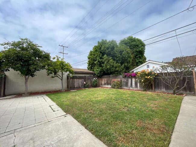 Building Photo - 2050 McNab Ave