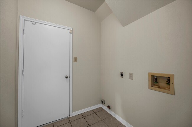 Building Photo - 4922 Moss Run Dr