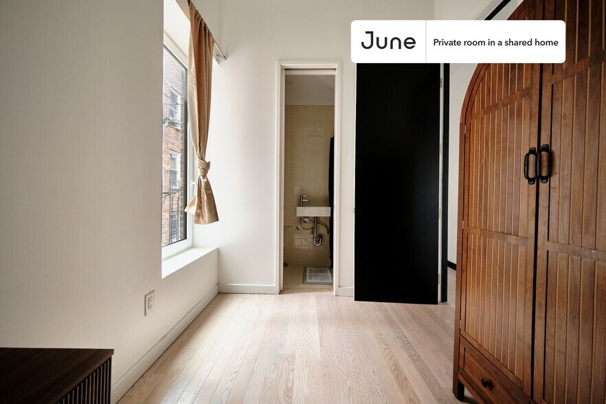 Building Photo - Room in Shared 4 bed/4 bath home