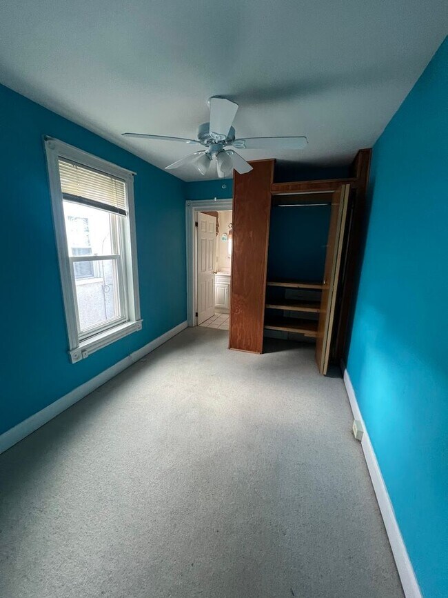 Building Photo - FOR RENT – West Reading