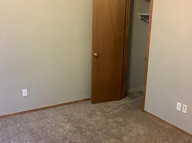 Building Photo - N Willow Dr Duplex