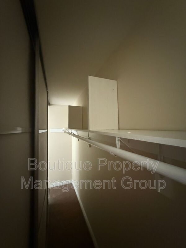Building Photo - 1126 S Clifpark Cir