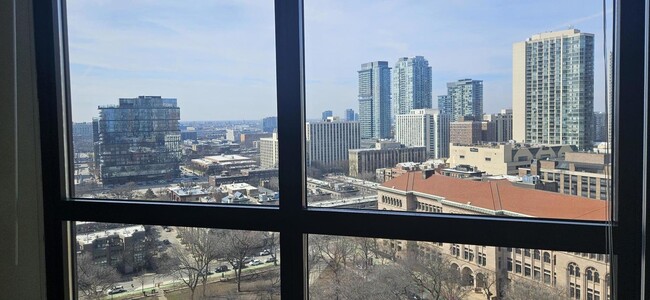 Building Photo - 33 W Delaware Pl