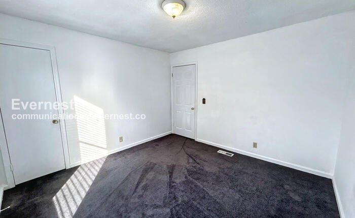 Building Photo - 1221 Katie Ave