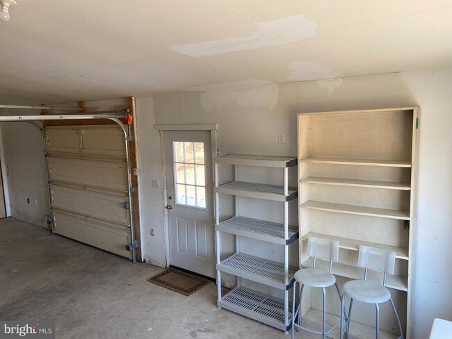 Building Photo - 856 Spriggs Rd
