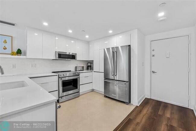 Building Photo - 20515 E Country Club Dr