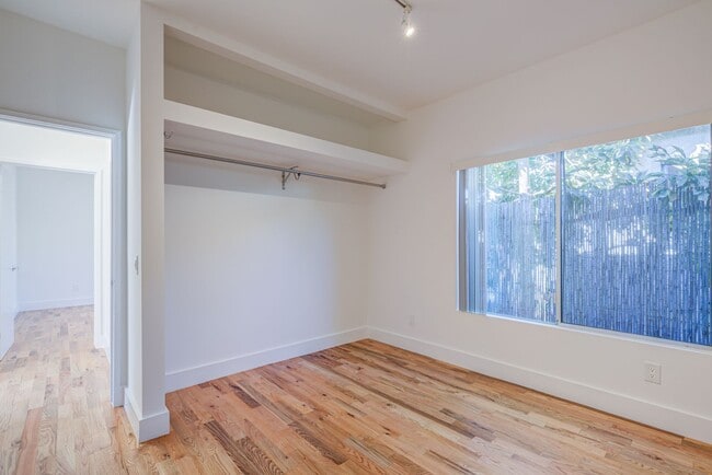 Building Photo - 3216 Bellevue Ave