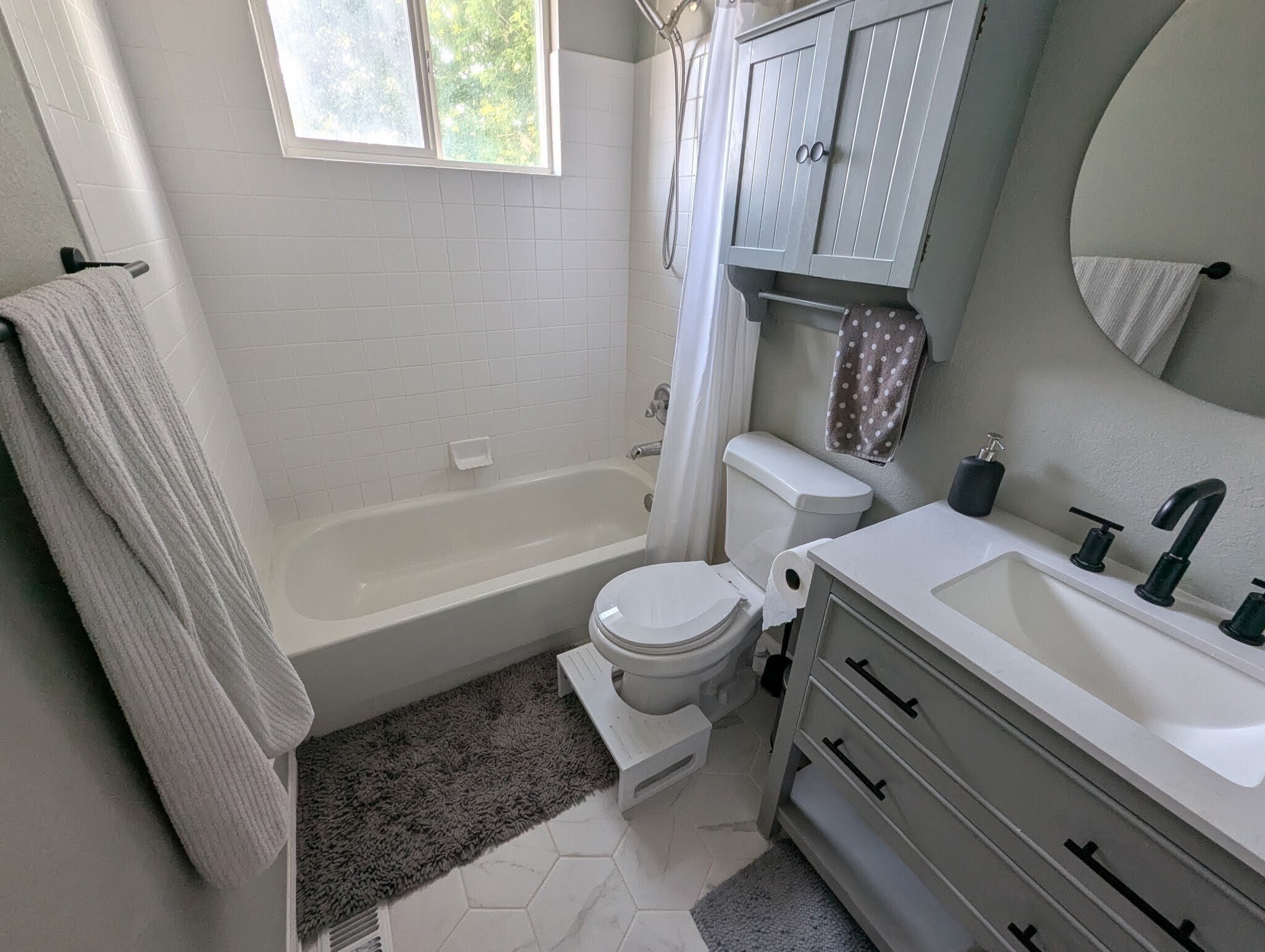 Full bathroom - 23106 Blackwolf Way