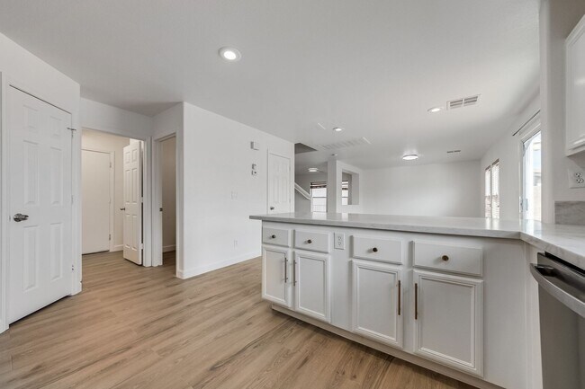 Building Photo - Fully Remodeled & Move-In Ready – Modern Finishes + Huge Loft!