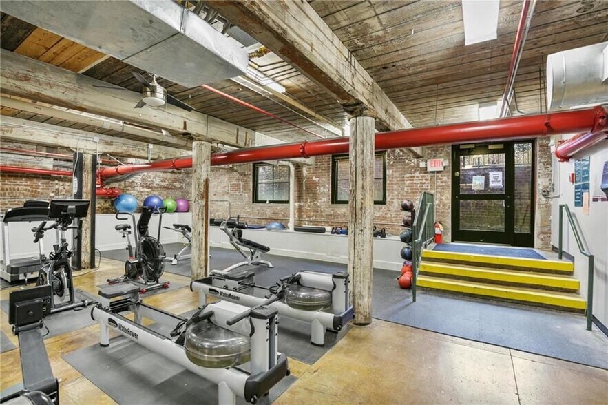 Building Photo - 170 Boulevard NE