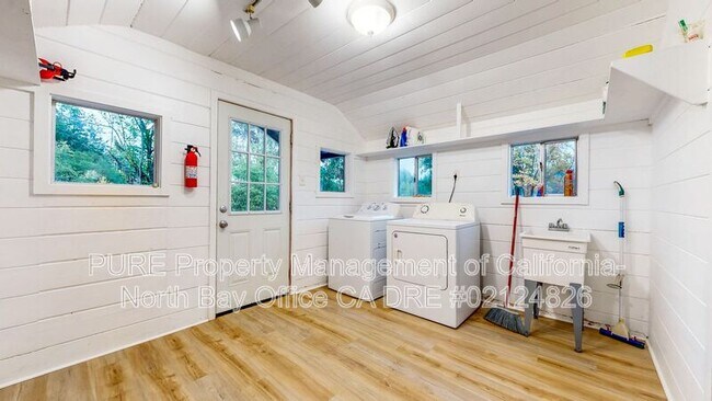 Building Photo - 3221 Acreage Ln