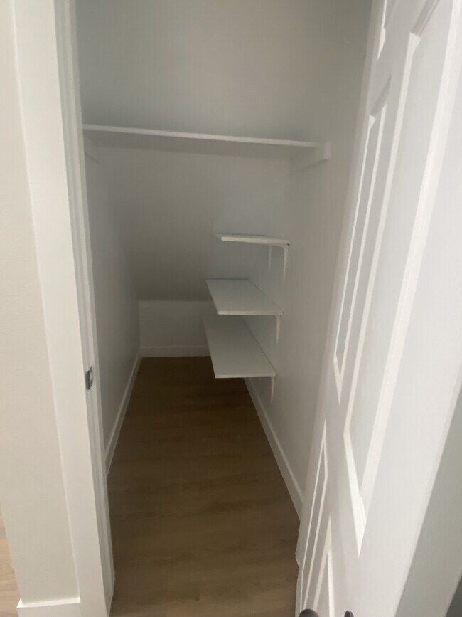 Building Photo - 1341 N Stratton Ave