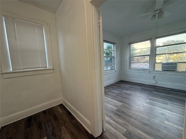 Building Photo - 730 W Central Ave