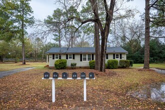 Building Photo - Welcome to this beautiful 1 bedroom and 1 bath unit in a stellar location!