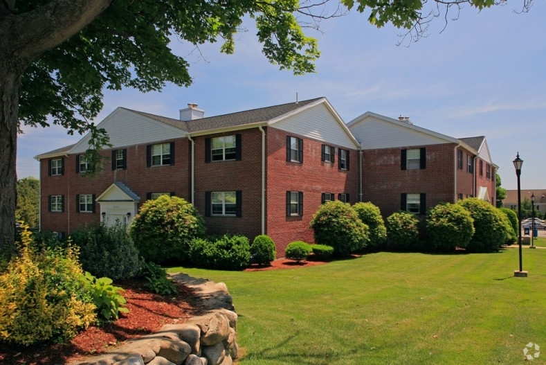 GlenBrook Estates - 200 Bedford Rd Woburn MA 01801 | Apartment Finder