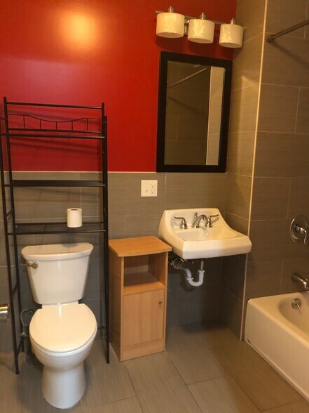 Building Photo - 646 Montgomery St