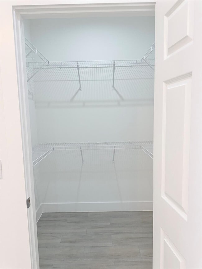 Building Photo - 416 NE 12th Ave