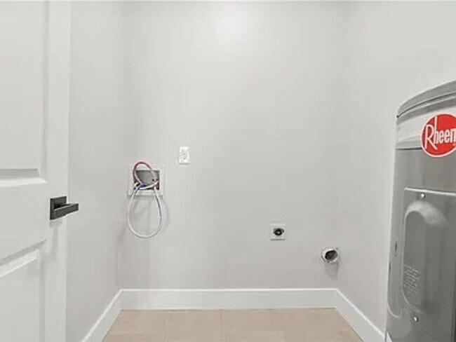 Building Photo - Stylish 4bd/2ba Renovated Rental with Fenced Yard in Growing Westside Neighborhood