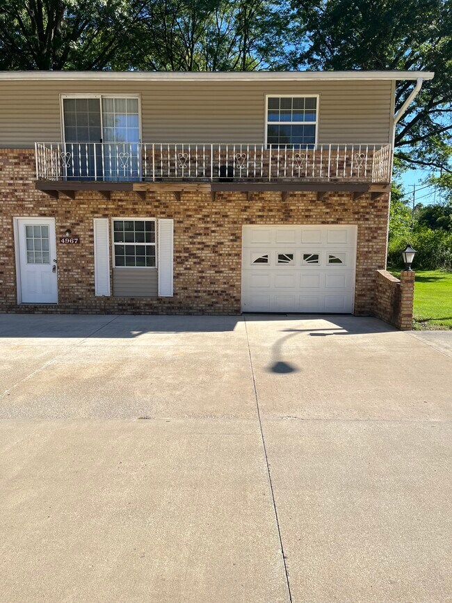 Building Photo - Green Acres - 4963-4967