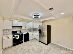 Building Photo - 1502 Bromley Estate