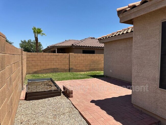 Building Photo - 1543 S Danielson Way