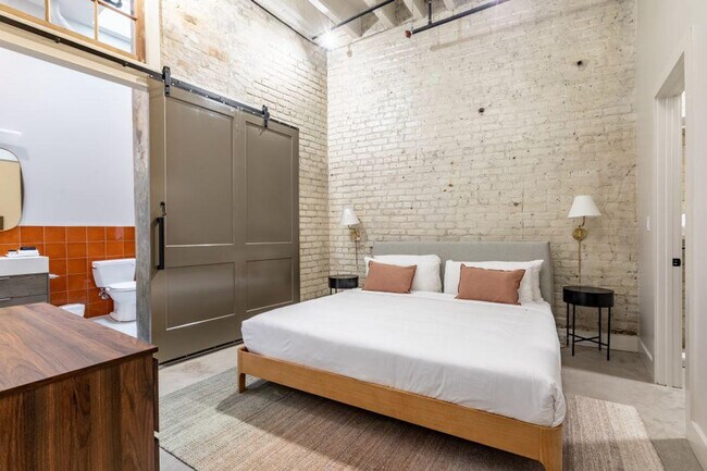 Building Photo - 315 Girod St