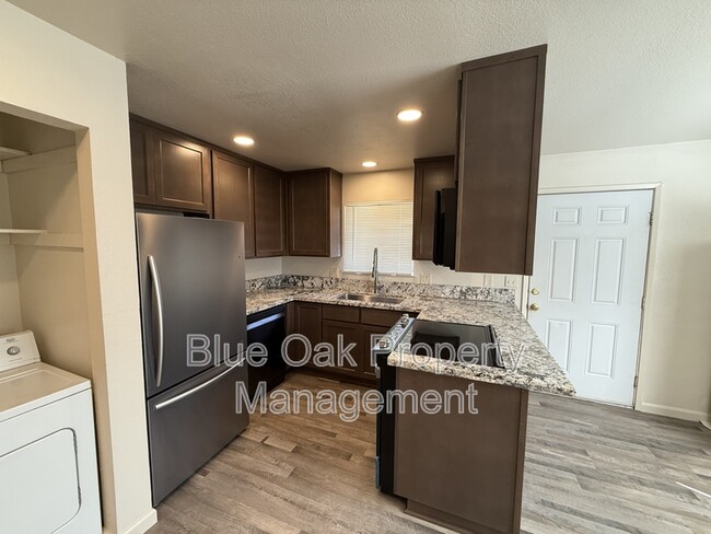 Building Photo - 438 Ash St