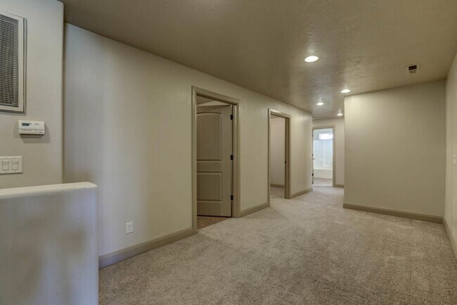 Building Photo - Beautifully Designed 5 Bedroom Home in Was...