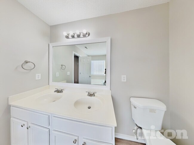 Building Photo - 933 Mailwood Dr