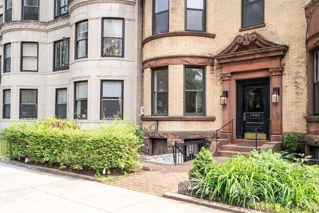Building Photo - 1485 Beacon St
