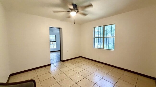 Building Photo - 1419 Reagan Dr