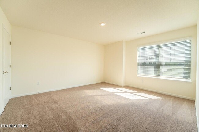 Building Photo - 322 Heritage Crossing Dr