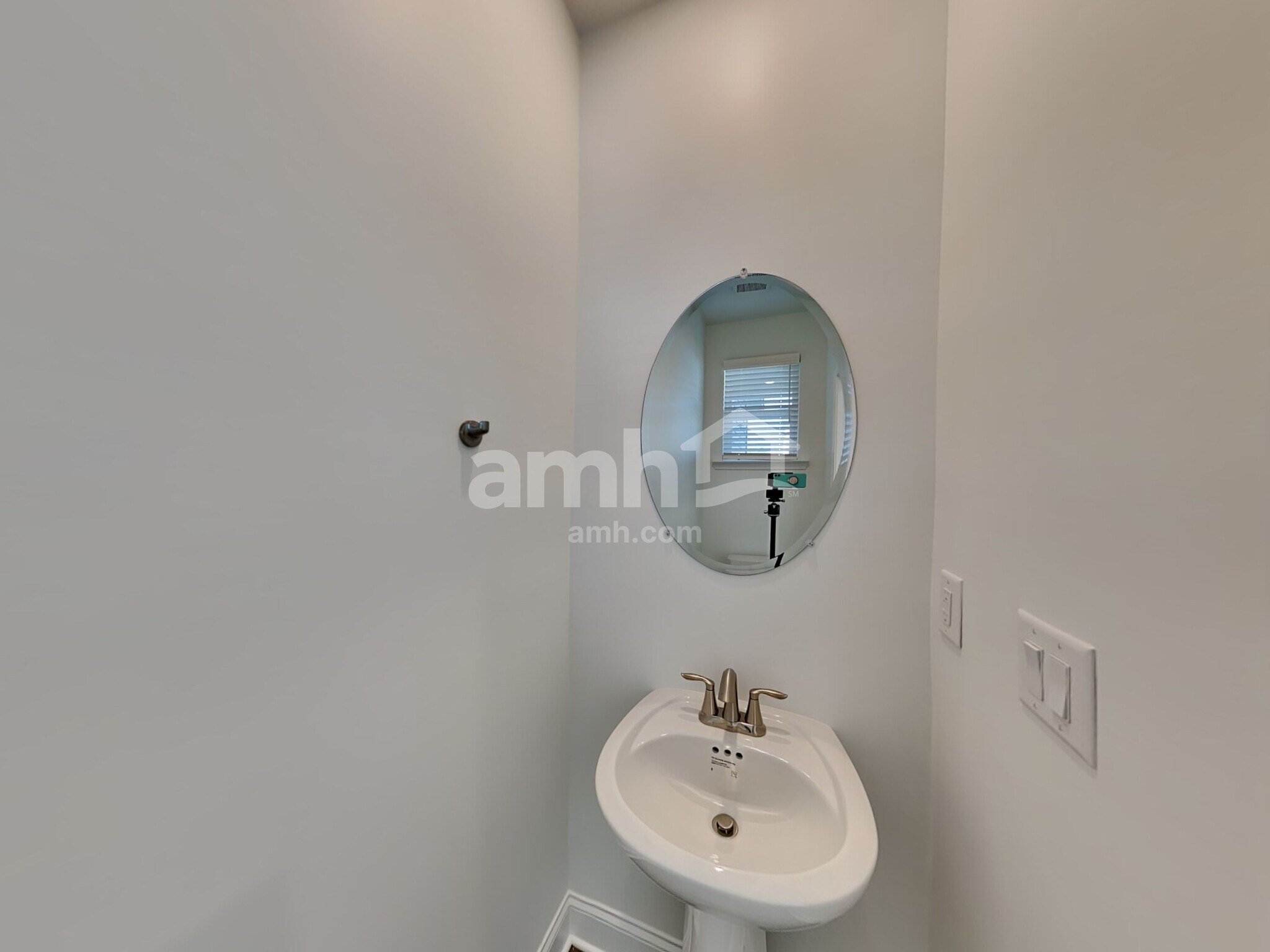 Building Photo - 1025 Highland Walk