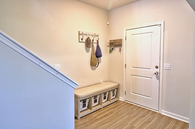Building Photo - 147 Enclave Wy