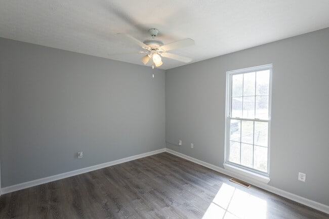 Building Photo - 135 W 14th Ave