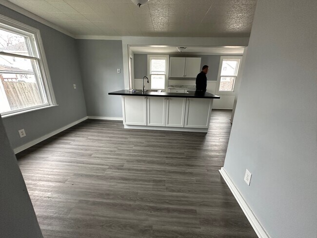 Building Photo - 809 Elk St