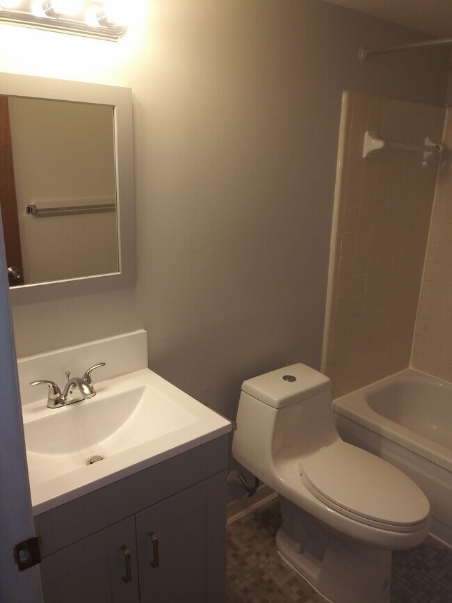 Building Photo - 249 Chestnut St