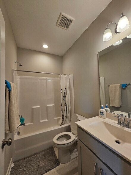 Building Photo - 43 Crowfoot Ct