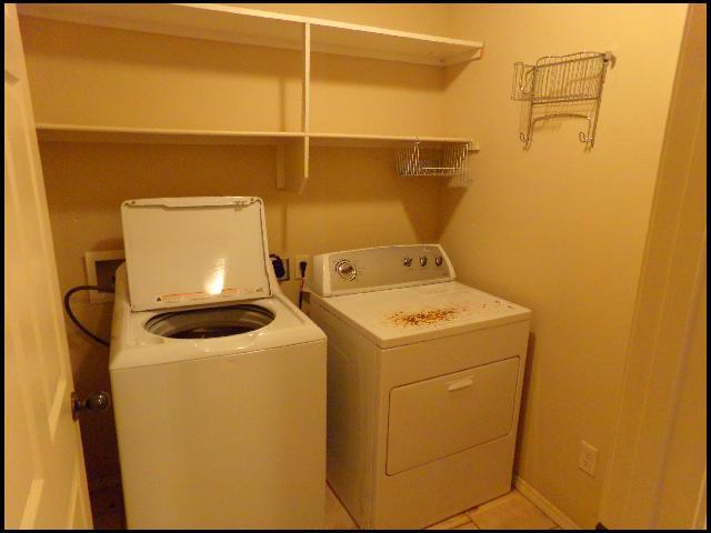 Building Photo - 909 Yarrow Dr