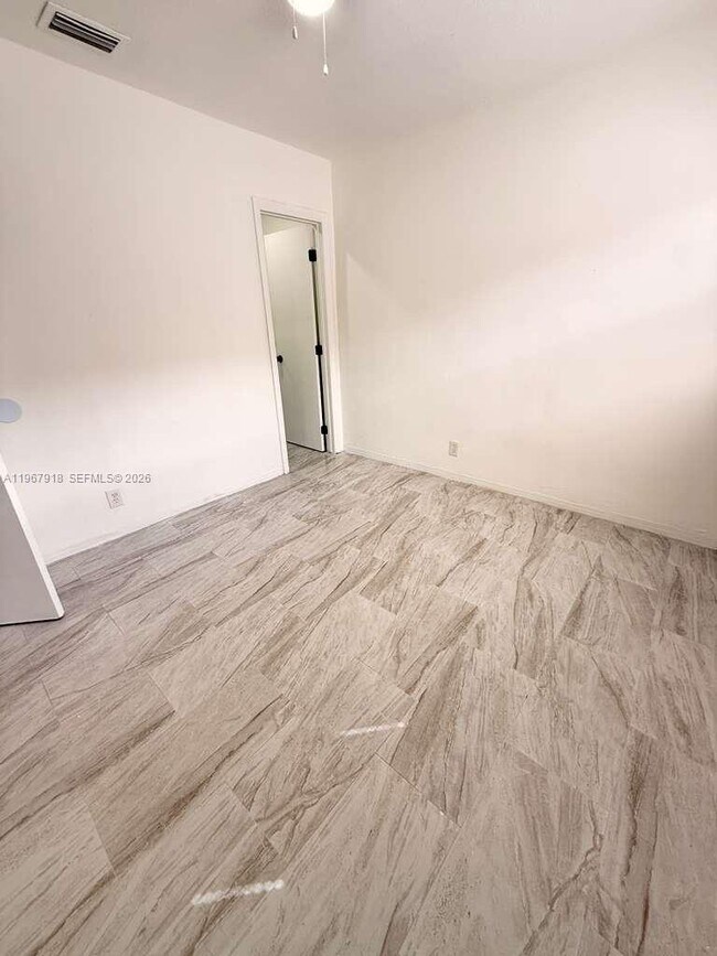 Building Photo - 7710 SW 10th Ct