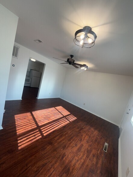 Building Photo - 351 Park Creeke Ln