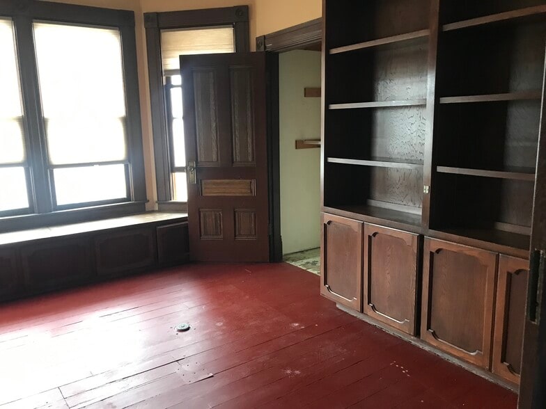 Bedroom #, or library/den/whatever! - 633 20th St