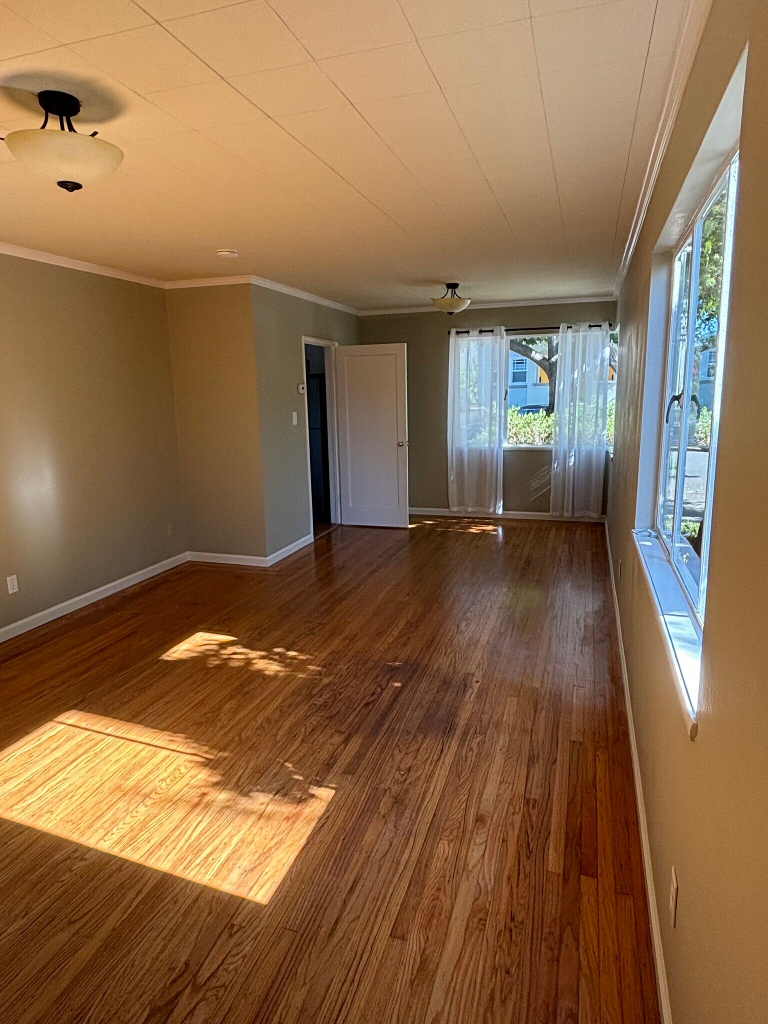 Living and dining room - 459 44th St