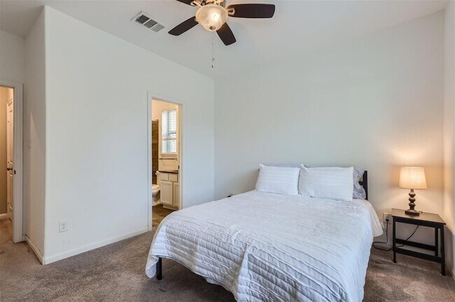 Building Photo - 2225 Sauterne Dr